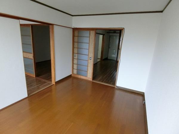 羽曳野市高鷲９丁目のマンション