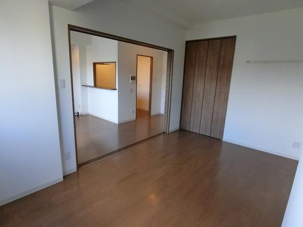 羽曳野市高鷲４丁目のマンション