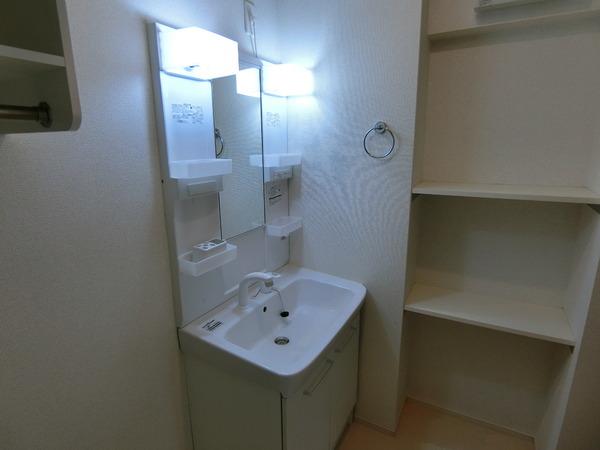 羽曳野市誉田３丁目のハイツ