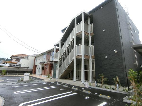 柏原市国分本町３丁目のハイツ