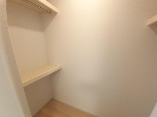 松原市田井城2丁目のアパート(収納)
