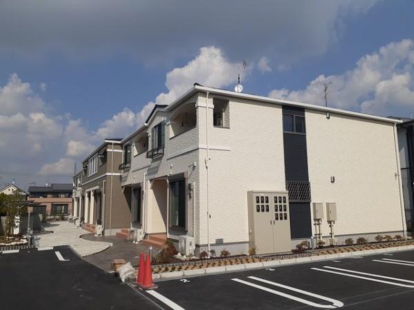 羽曳野市高鷲８丁目のアパート