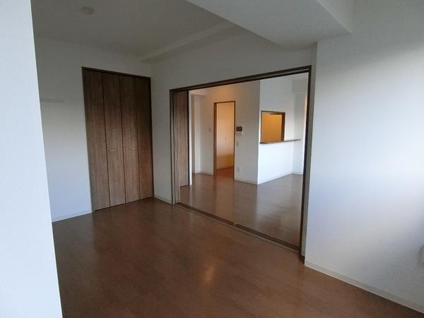 羽曳野市高鷲４丁目のマンション