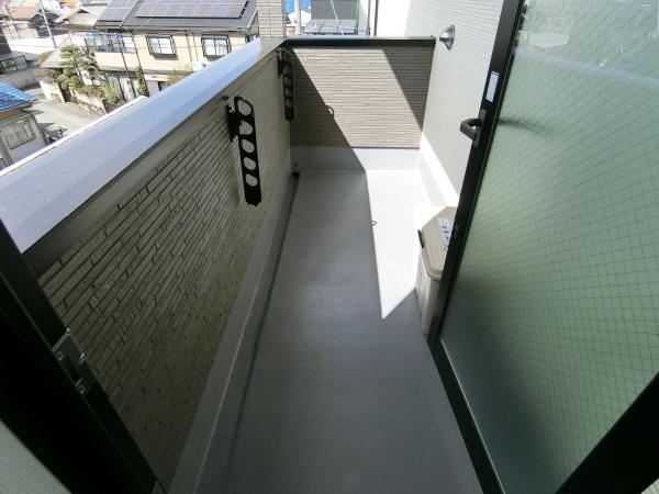 羽曳野市島泉1丁目のアパート(バルコニー)