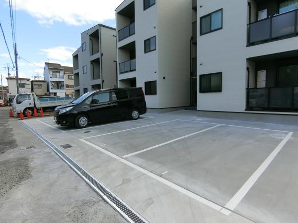 羽曳野市島泉1丁目のアパート(駐車場)