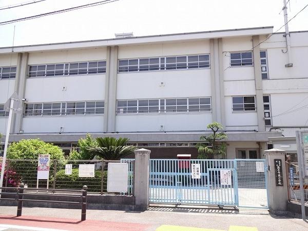 藤井寺市藤ケ丘２丁目のテラスハウス(藤井寺市立藤井寺南小学校)