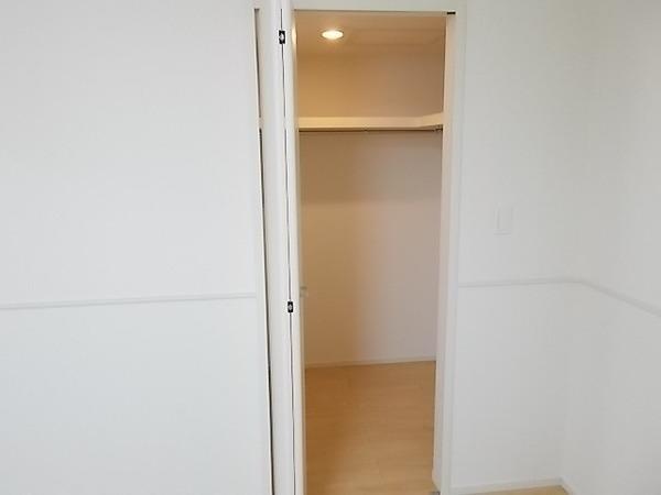 柏原市清州2丁目のハイツ(収納)