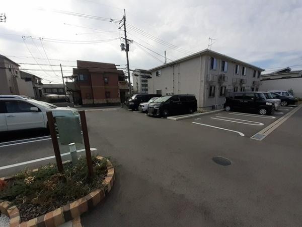 柏原市太平寺2丁目のアパート(駐車場)