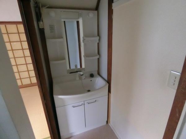 高安町北5丁目テラスハウス(洗面台・洗面所)