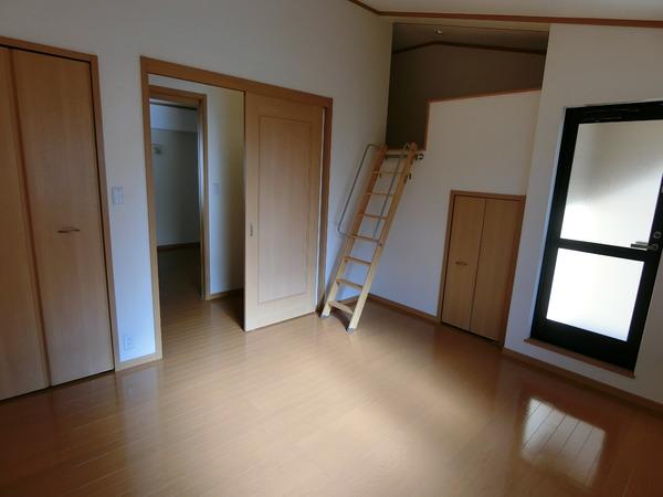 羽曳野市高鷲６丁目のアパート