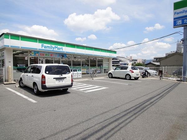 藤井寺市小山8丁目のマンション(ファミリーマート藤井寺小山四丁目店)