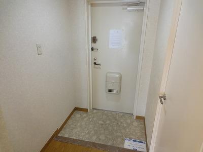 藤井寺市岡2丁目のマンション(玄関)