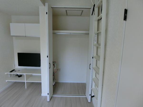 羽曳野市高鷲１０丁目のハイツ