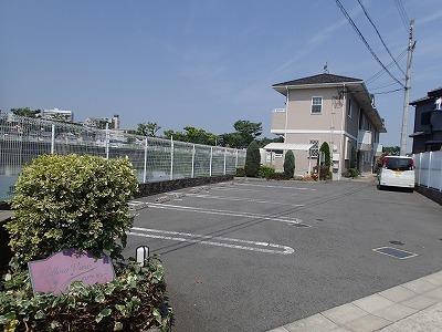 羽曳野市軽里３丁目のハイツ