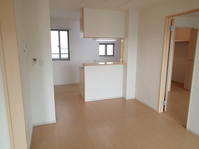 松原市立部２丁目のアパート