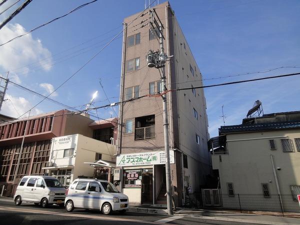 イーストコート