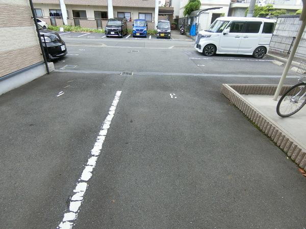 藤井寺市大井1丁目のハイツ(駐車場)
