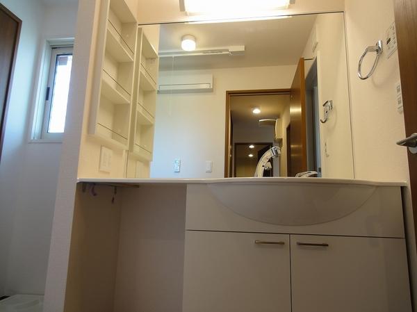 羽曳野市誉田３丁目のハイツ