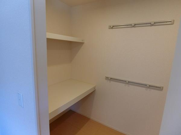 レイクヒルズA棟(収納)