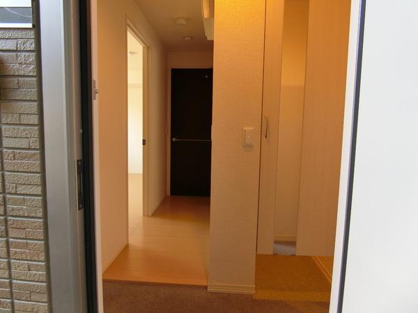 レイクヒルズA棟(玄関)