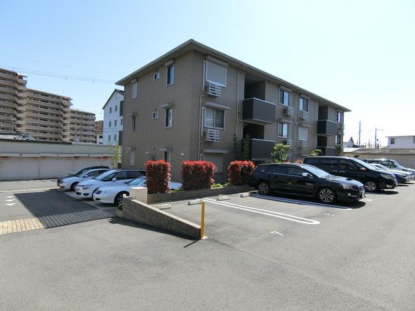 レイクヒルズC棟(駐車場)