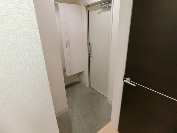 レイクヒルズC棟(玄関)