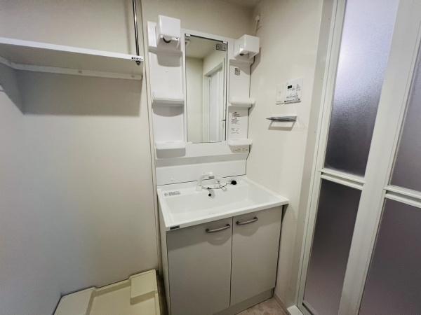 大阪市城東区中浜2丁目のマンション(洗面台・洗面所)