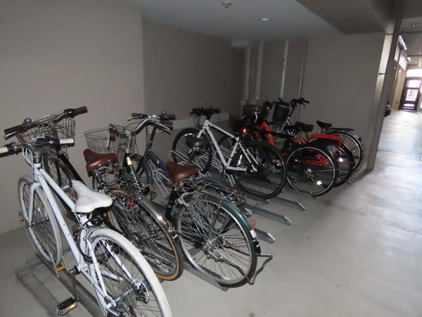 レジュールアッシュ大阪城ノルド(駐車場)