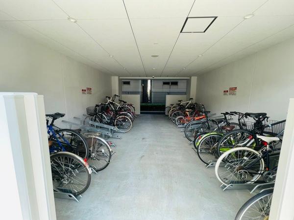 セレニテ京橋クレア(駐車場)