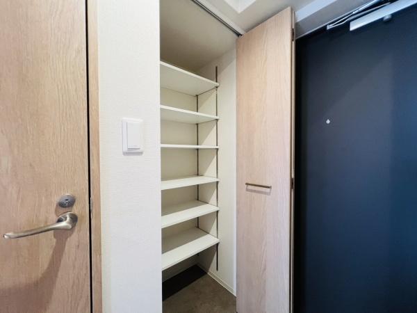 大阪市城東区東中浜9丁目のマンション(収納)