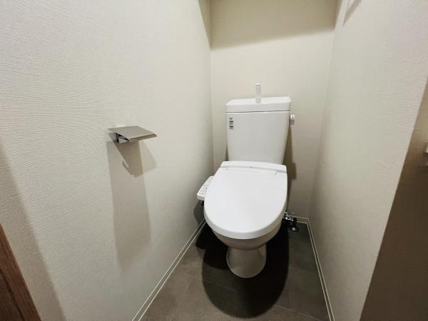 大阪市城東区東中浜9丁目のマンション(トイレ)