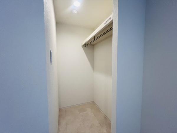 大阪市城東区東中浜9丁目のマンション(収納)