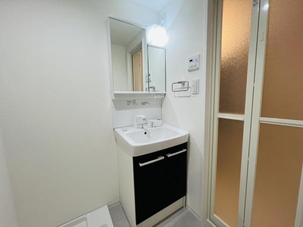 大阪市城東区東中浜9丁目のマンション(洗面台・洗面所)