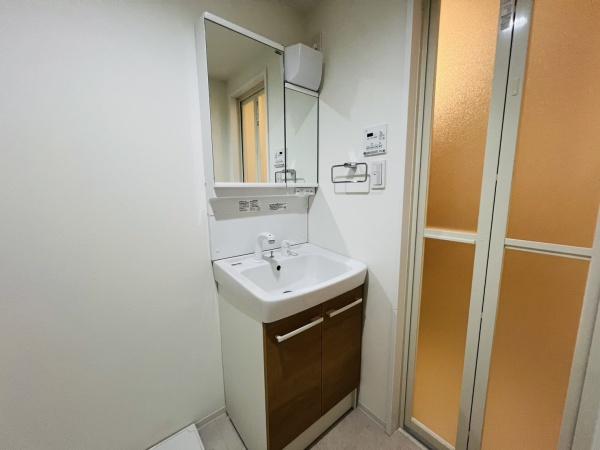 大阪市城東区東中浜9丁目のマンション(洗面台・洗面所)