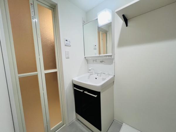 大阪市城東区東中浜9丁目のマンション(洗面台・洗面所)