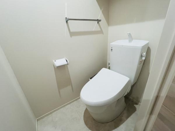 大阪市城東区永田1丁目のアパート(トイレ)