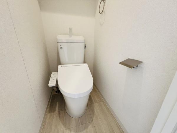 大阪市城東区東中浜2丁目のマンション(トイレ)