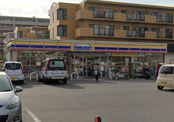 リブリ・ニソル(ミニストップ市川田尻3丁目店)