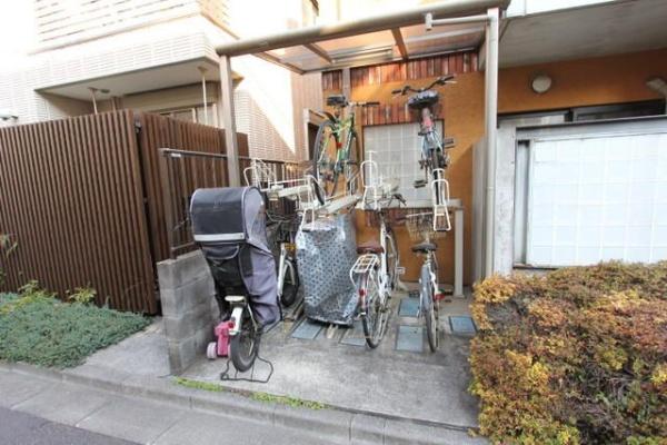ＬＡ　ＣＯＬＬＩＮＥ（ラ　コリン）