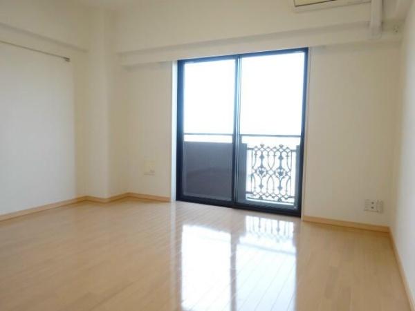 川崎市中原区上新城２丁目のマンション