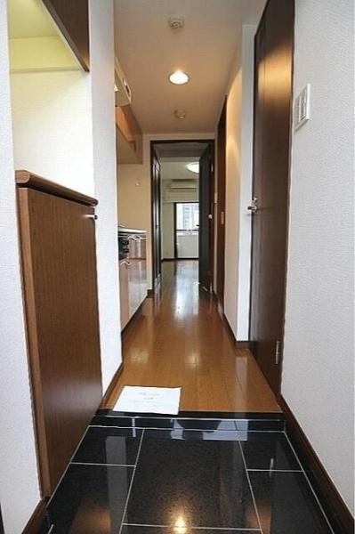グリフィン新横浜・六番館