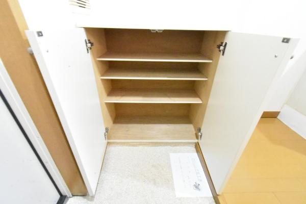 川崎市中原区下小田中4丁目のマンション(玄関)