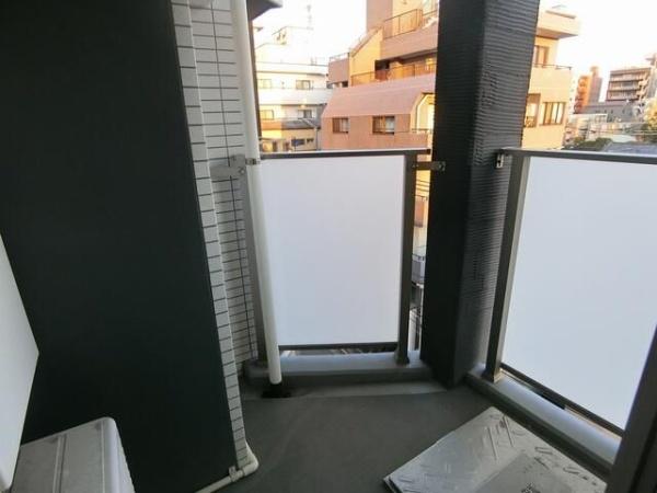 横浜市神奈川区東神奈川１丁目のマンション
