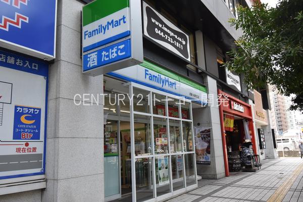 川崎市中原区新丸子町のマンション(ファミリーマート武蔵小杉駅北口店)