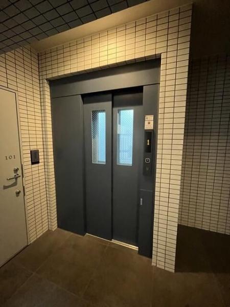横浜市神奈川区東神奈川１丁目のマンション