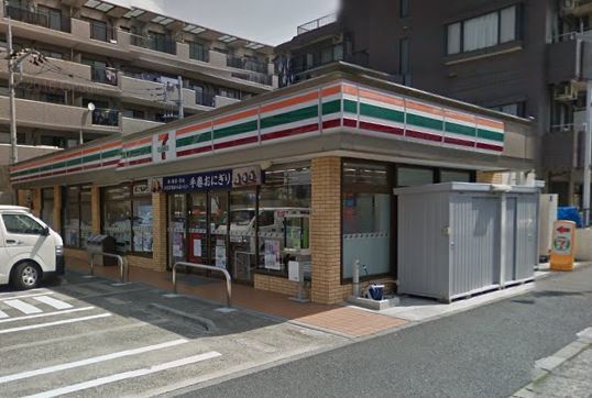 横浜市神奈川区三ツ沢西町のマンション(セブンイレブン横浜片倉町店)