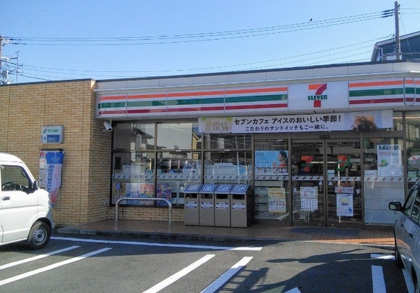 横浜市港北区日吉本町５丁目のアパート(セブンイレブン横浜日吉本町駅前店)