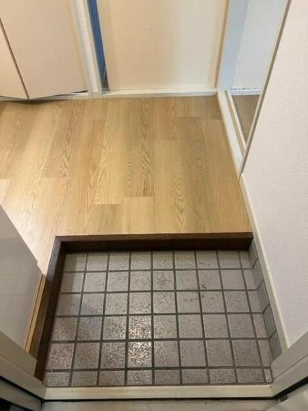 横浜市鶴見区鶴見中央4丁目のマンション(玄関)