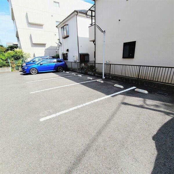 川崎市中原区上平間のマンション(駐車場)