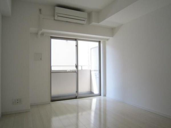 横浜市港北区新横浜1丁目のマンション(リビング)